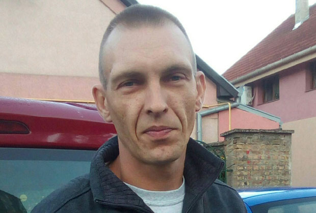 На војну вежбу отац повео ћерку и сина